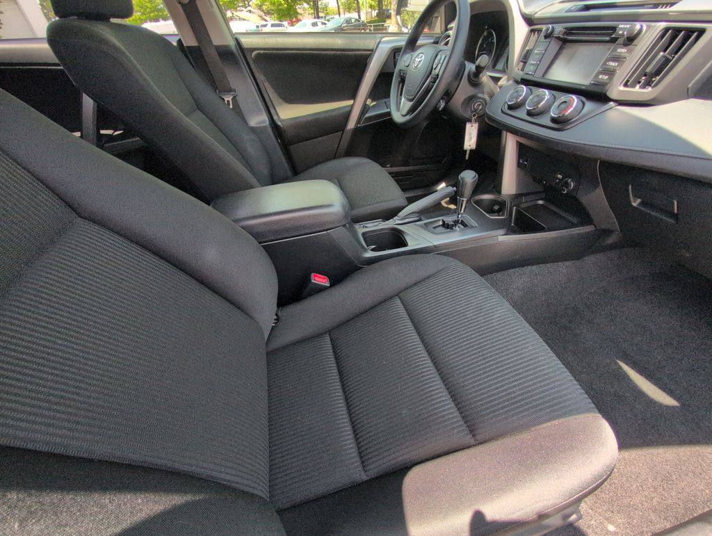 Thumbnail: 2018 Toyota RAV4 - 27
