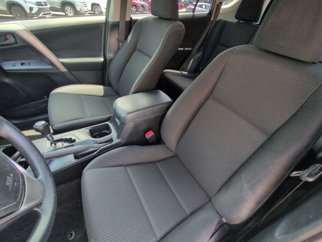 Thumbnail: 2018 Toyota RAV4 - 10
