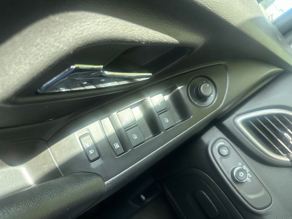 Thumbnail: 2022 Chevrolet Trax - 19