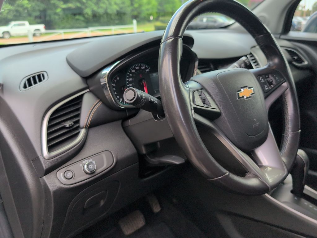 Thumbnail: 2022 Chevrolet Trax - 2