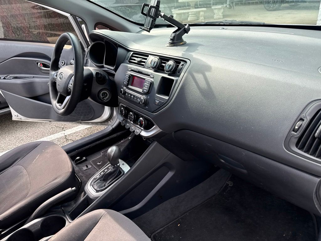 Thumbnail: 2012 Kia Rio - 11