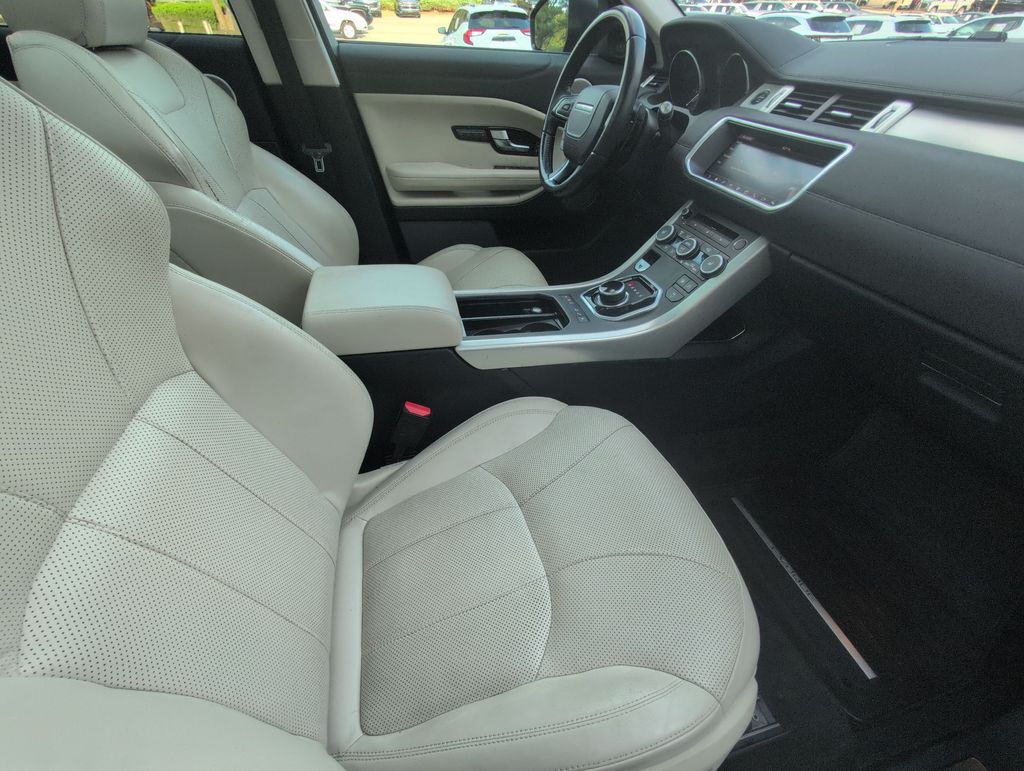 Thumbnail: 2017 Land Rover Range Rover Evoque - 10