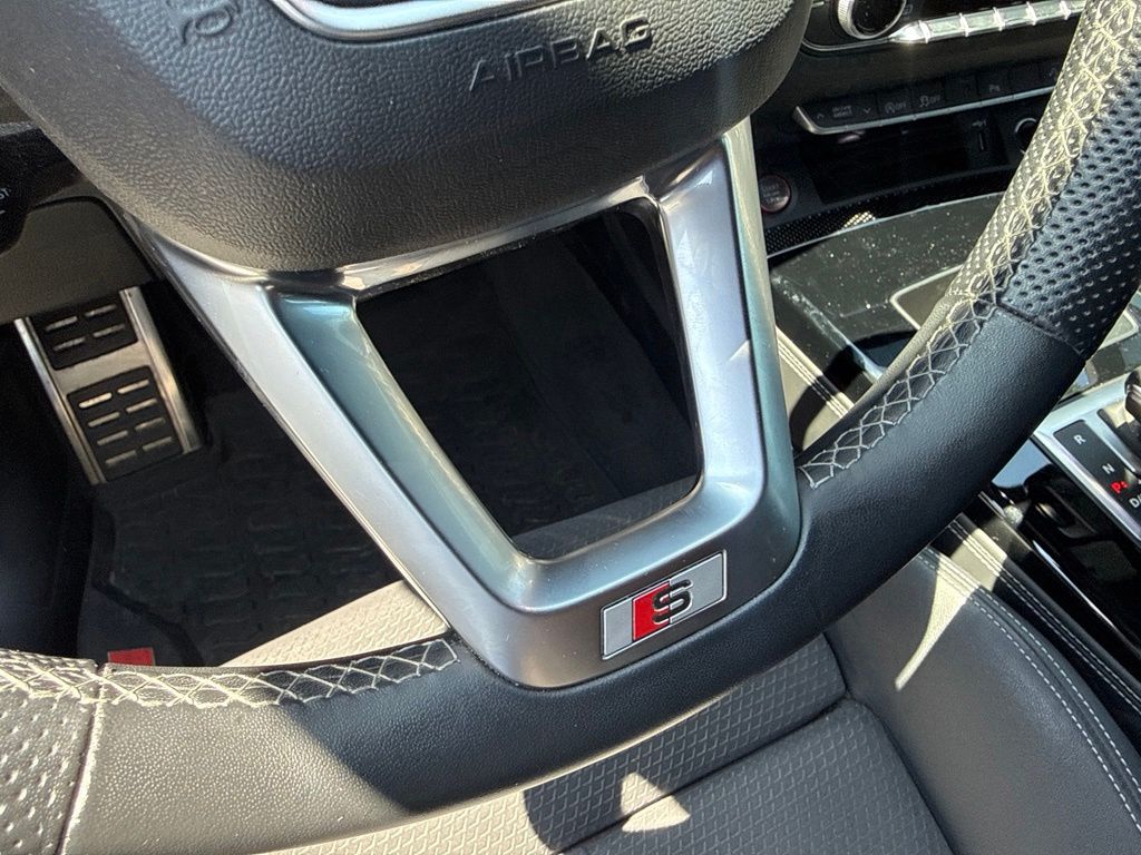 Thumbnail: 2022 Audi SQ5 - 18