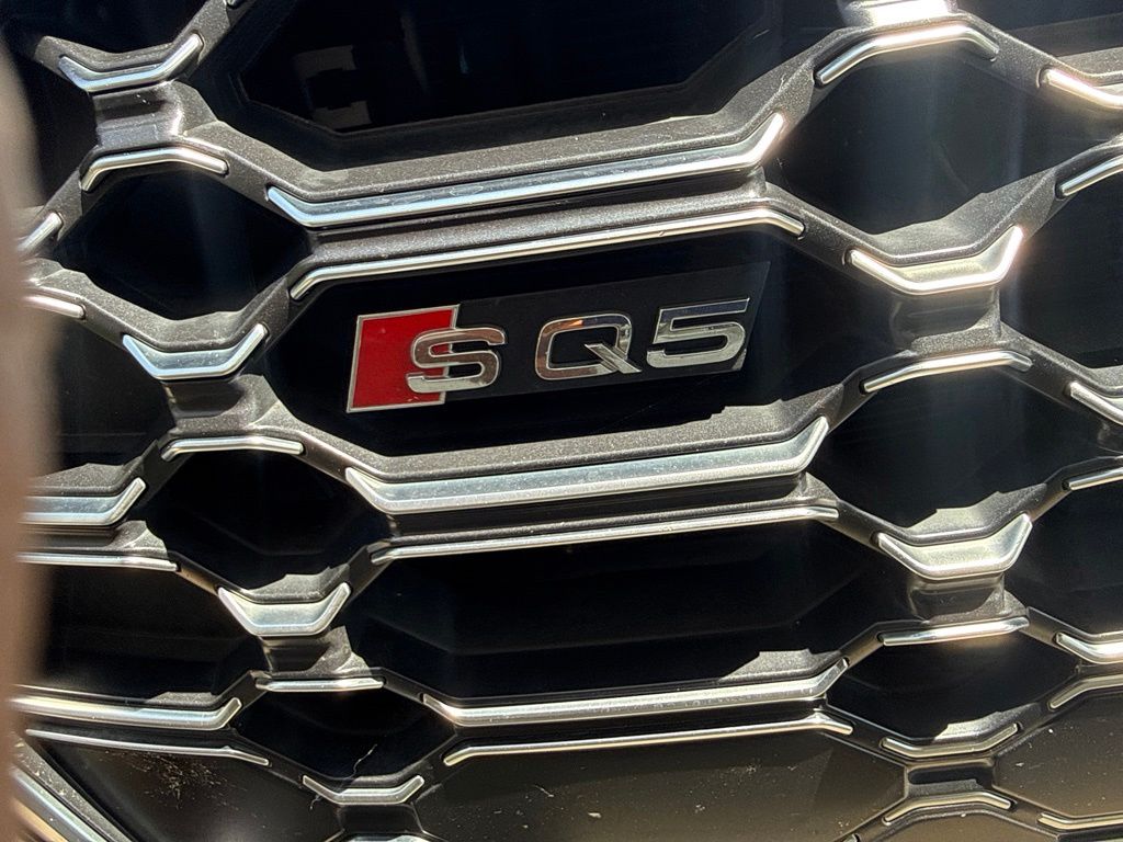 Thumbnail: 2022 Audi SQ5 - 8