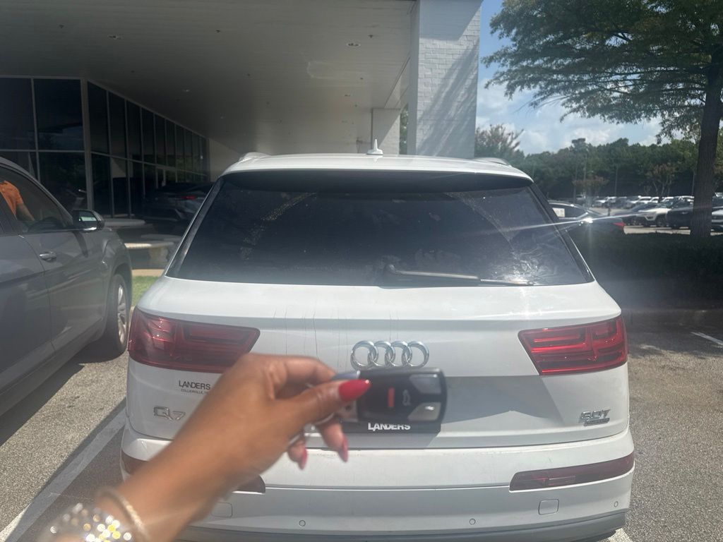 Thumbnail: 2017 Audi Q7 - 13