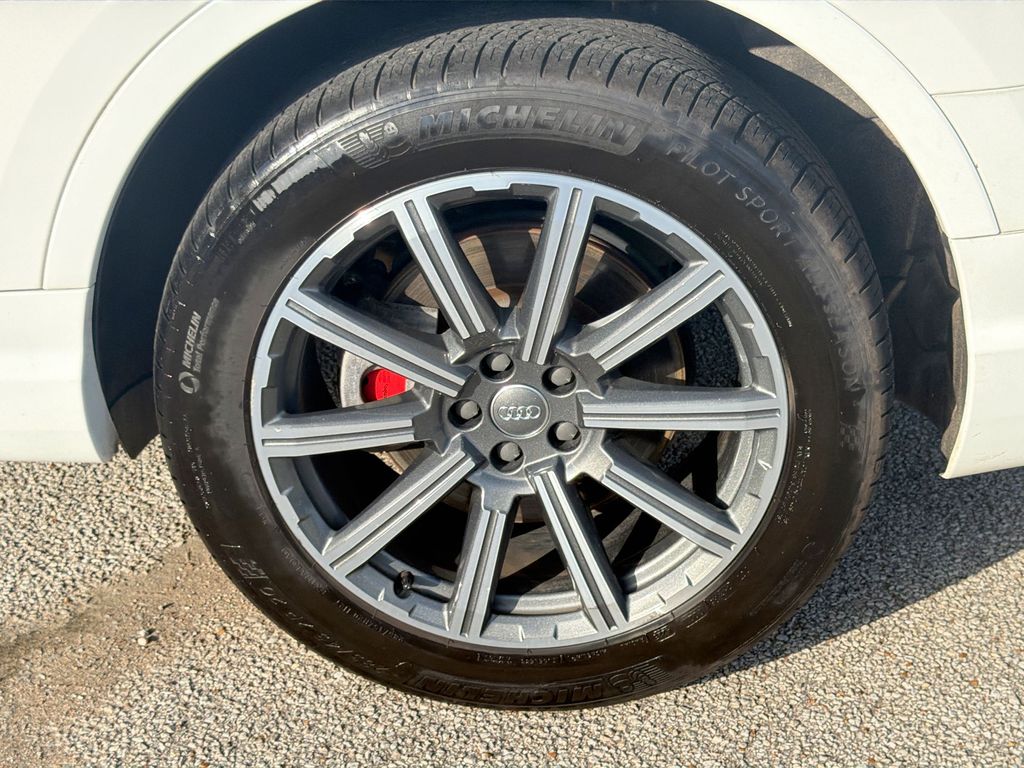 Thumbnail: 2017 Audi Q7 - 8