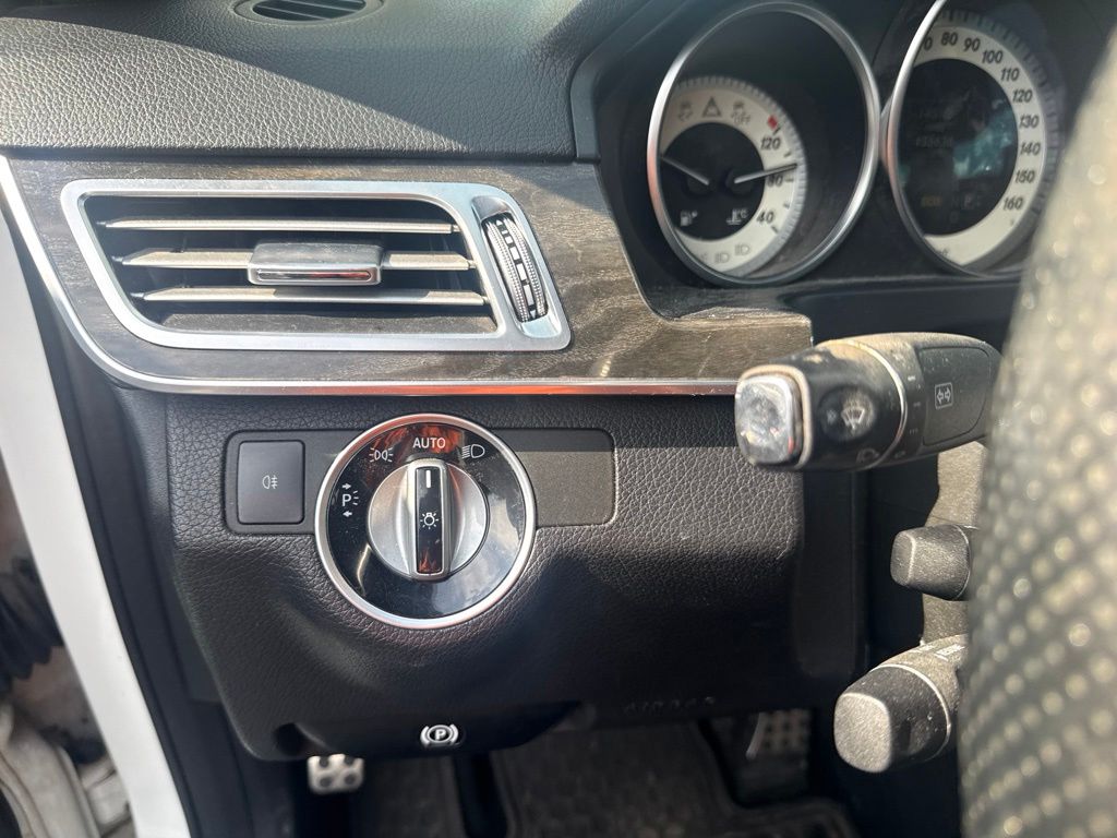 Thumbnail: 2014 Mercedes-Benz E-Class - 16