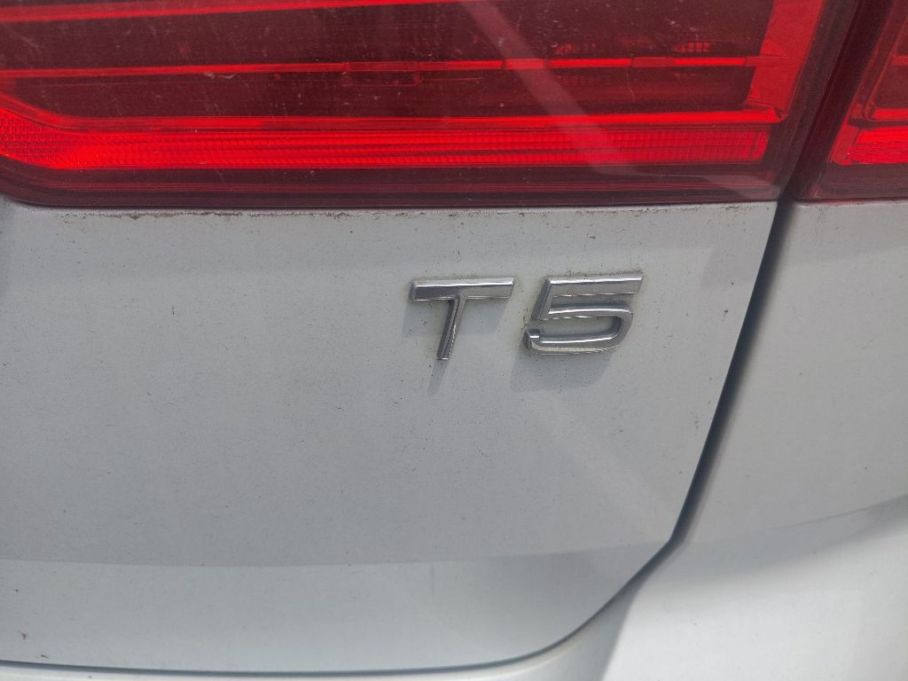 Thumbnail: 2021 Volvo XC60 - 21