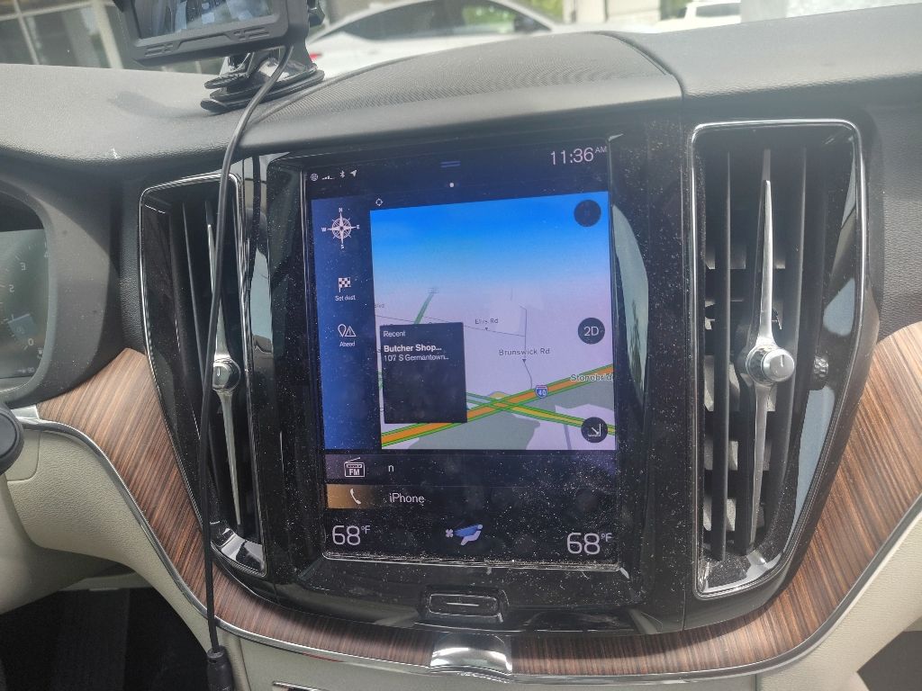 Thumbnail: 2021 Volvo XC60 - 10
