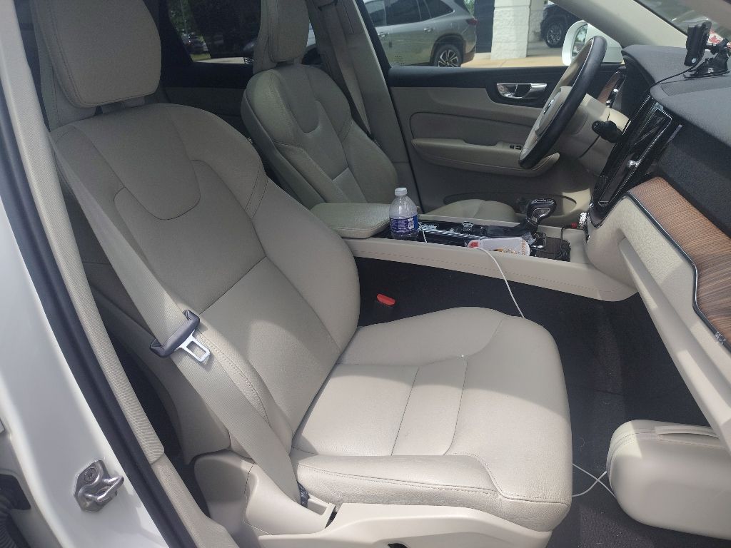 Thumbnail: 2021 Volvo XC60 - 7