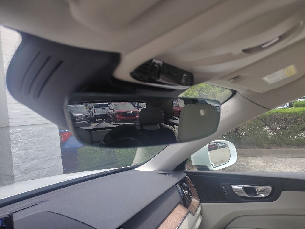 Thumbnail: 2021 Volvo XC60 - 25