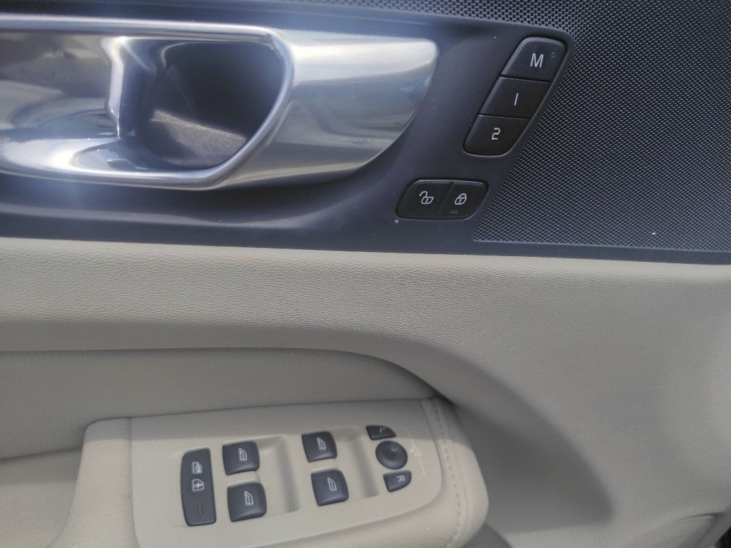 Thumbnail: 2021 Volvo XC60 - 24