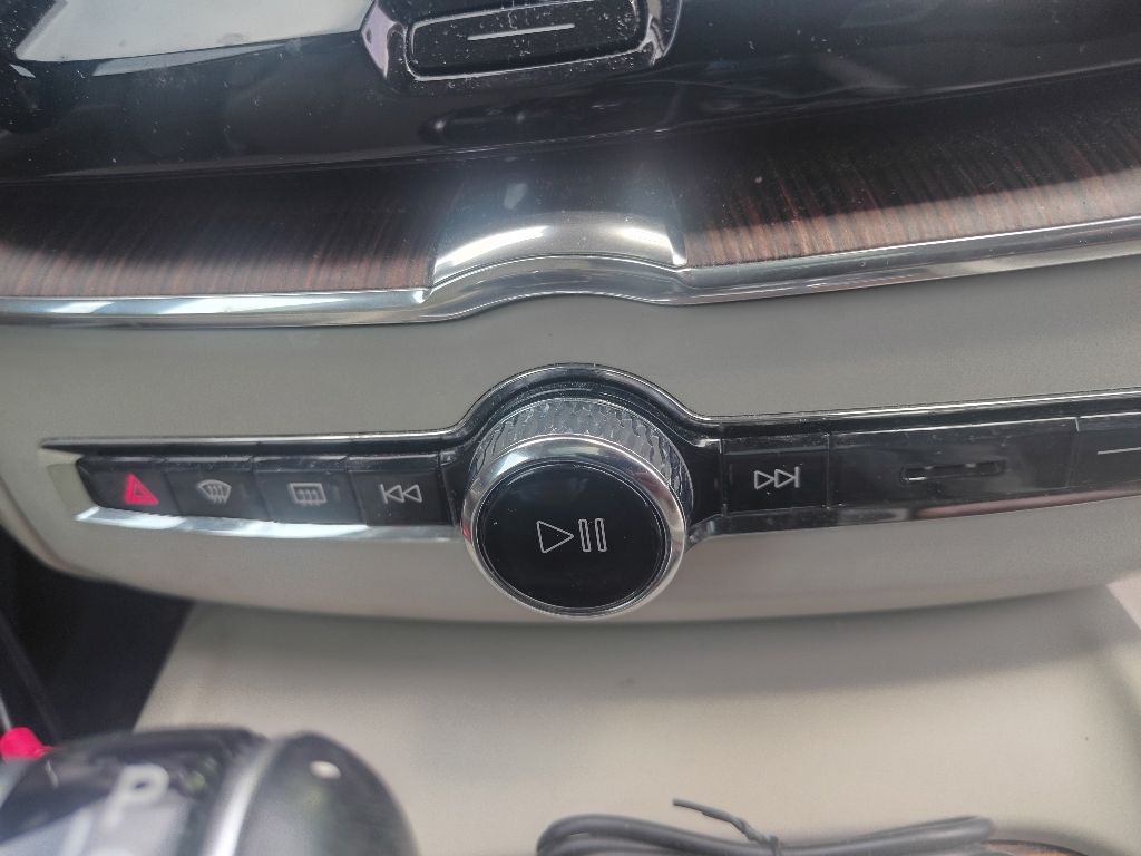 Thumbnail: 2021 Volvo XC60 - 5