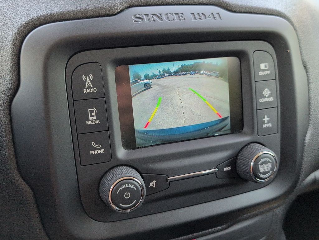 Thumbnail: 2016 Jeep Renegade - 34