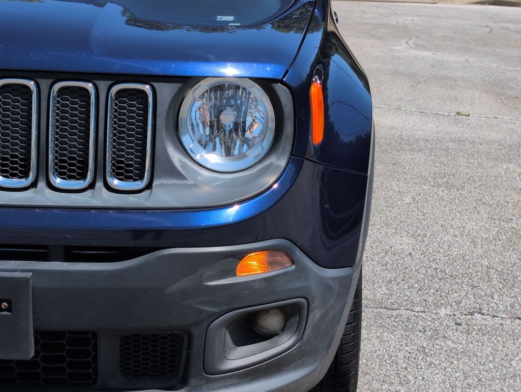 Thumbnail: 2016 Jeep Renegade - 24