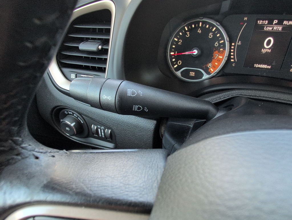 Thumbnail: 2016 Jeep Renegade - 33