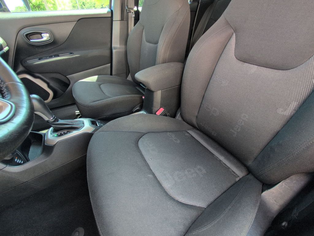 Thumbnail: 2016 Jeep Renegade - 10