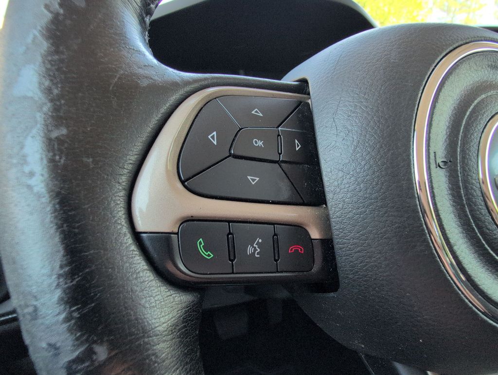 Thumbnail: 2016 Jeep Renegade - 30