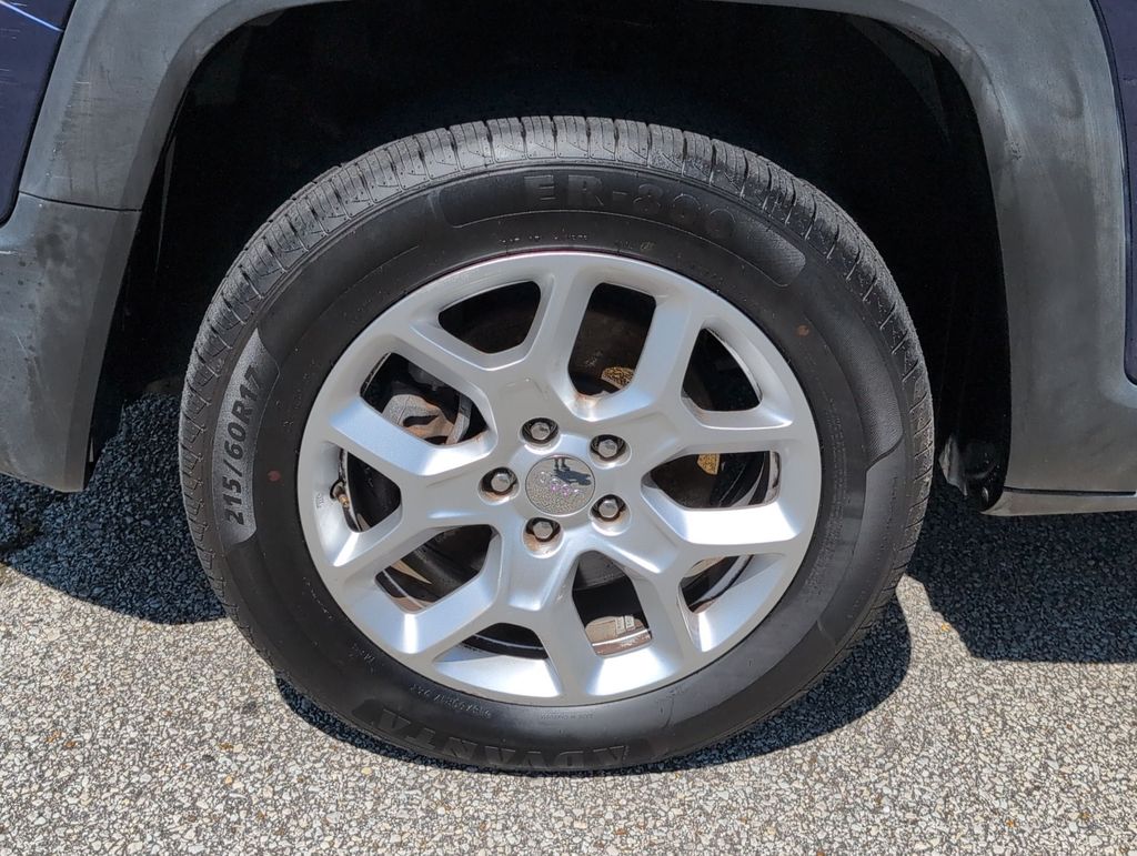 Thumbnail: 2016 Jeep Renegade - 8