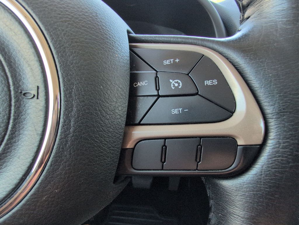 Thumbnail: 2016 Jeep Renegade - 31