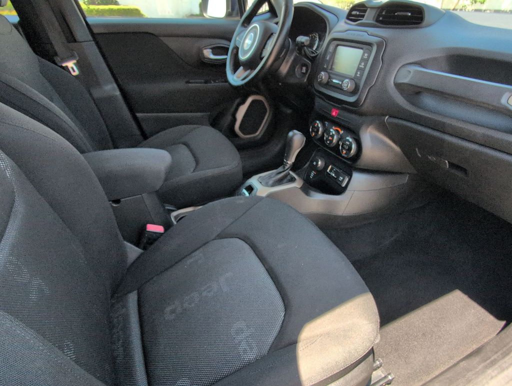 Thumbnail: 2016 Jeep Renegade - 29