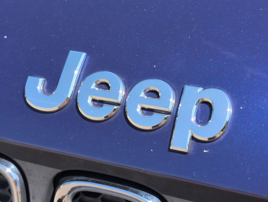 Thumbnail: 2016 Jeep Renegade - 7