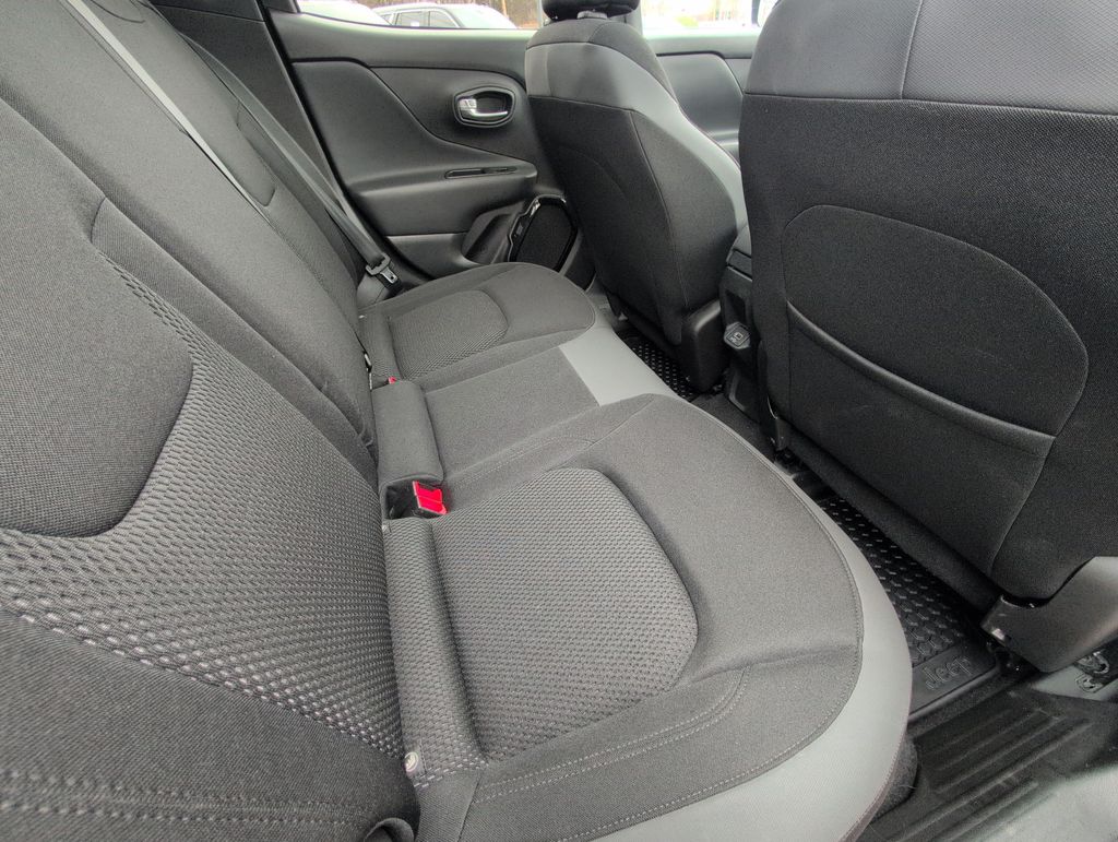 Thumbnail: 2019 Jeep Renegade - 27