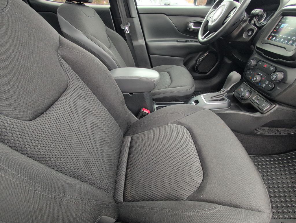 Thumbnail: 2019 Jeep Renegade - 29