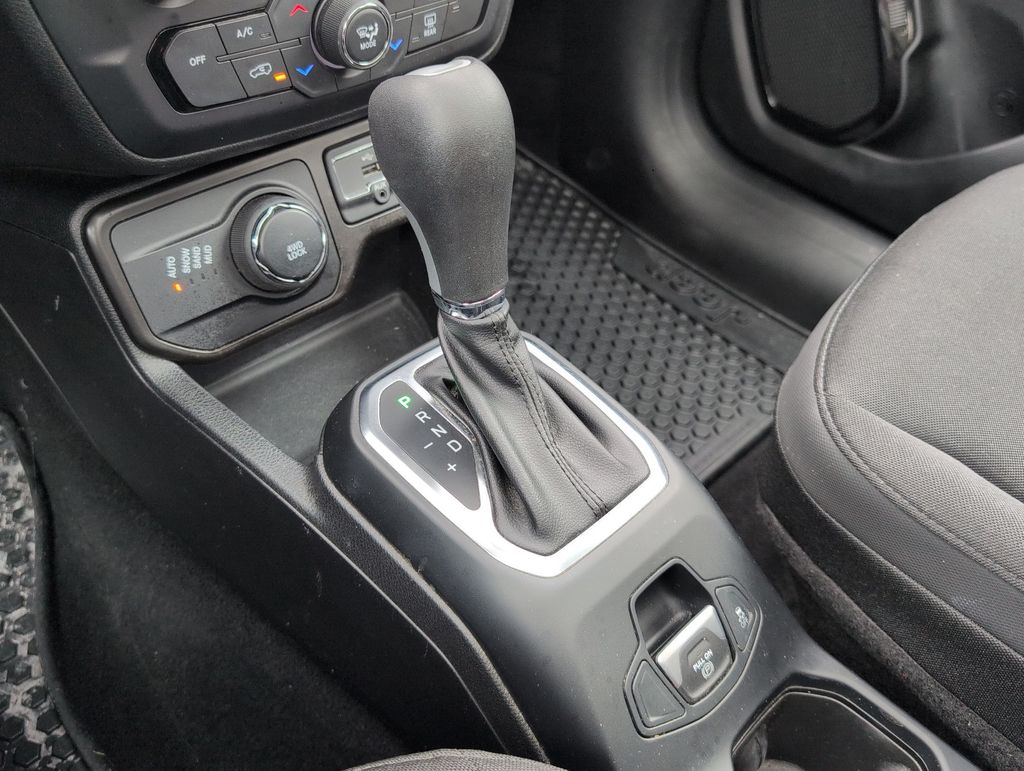 Thumbnail: 2019 Jeep Renegade - 15