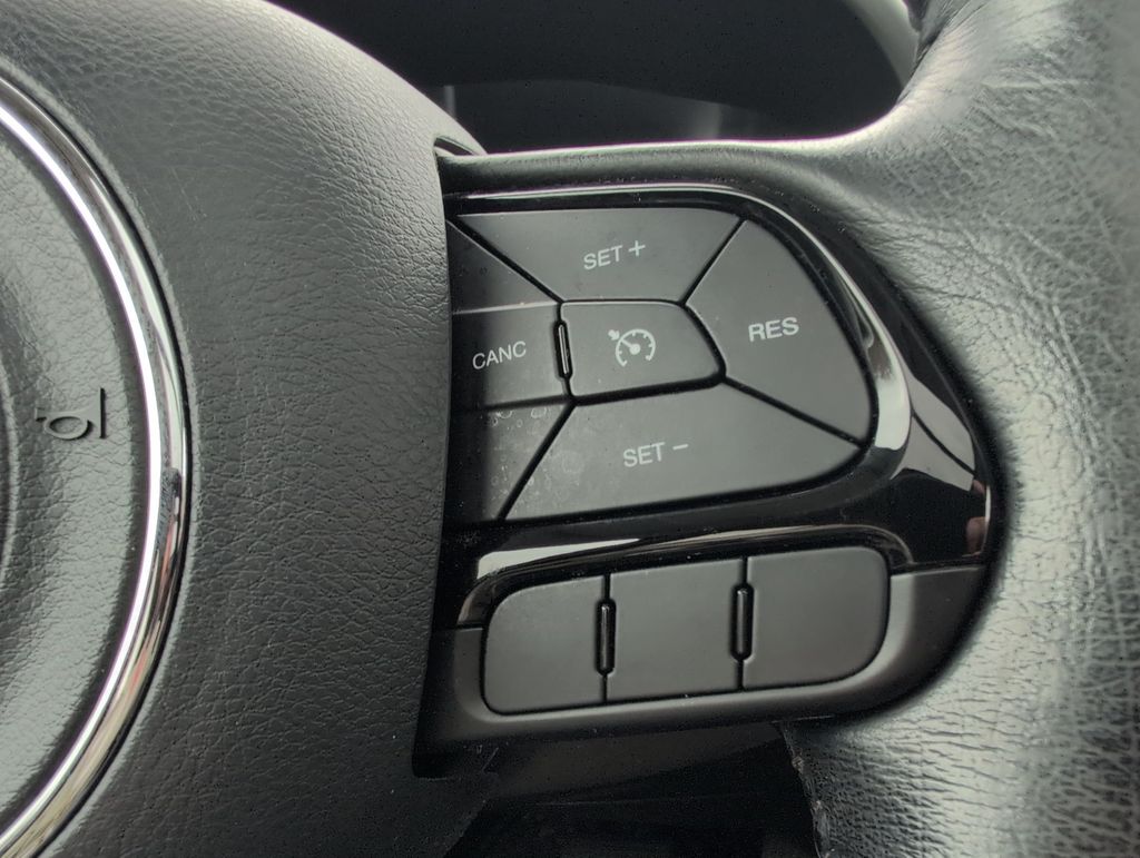 Thumbnail: 2019 Jeep Renegade - 31