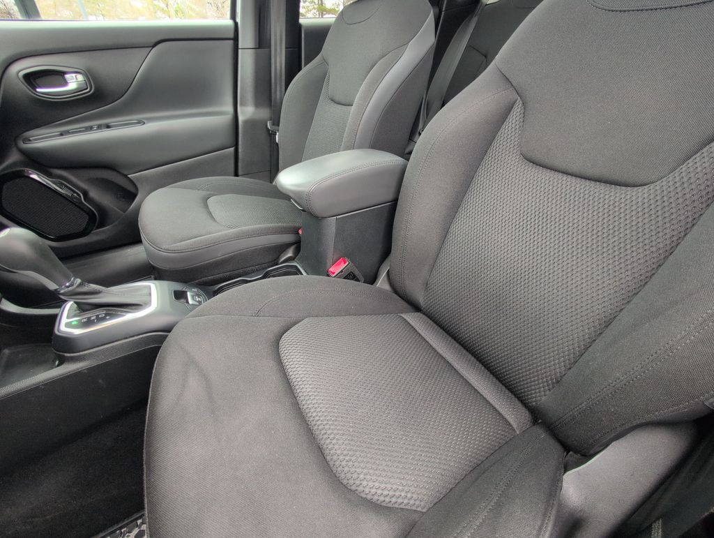 Thumbnail: 2019 Jeep Renegade - 10