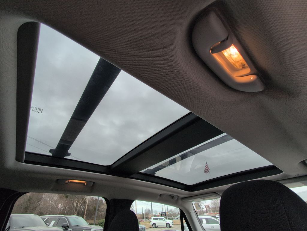 Thumbnail: 2019 Jeep Renegade - 28