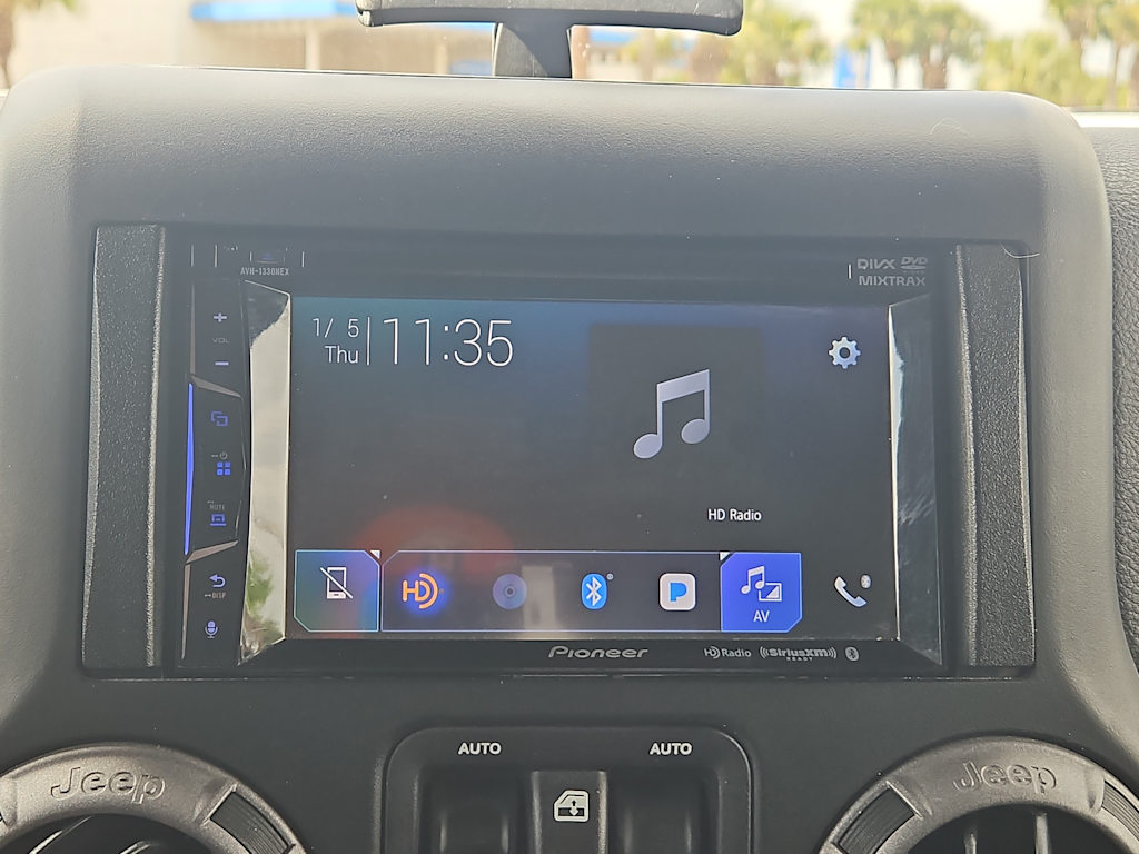 2017 Jeep Wrangler Unlimited Sport 25