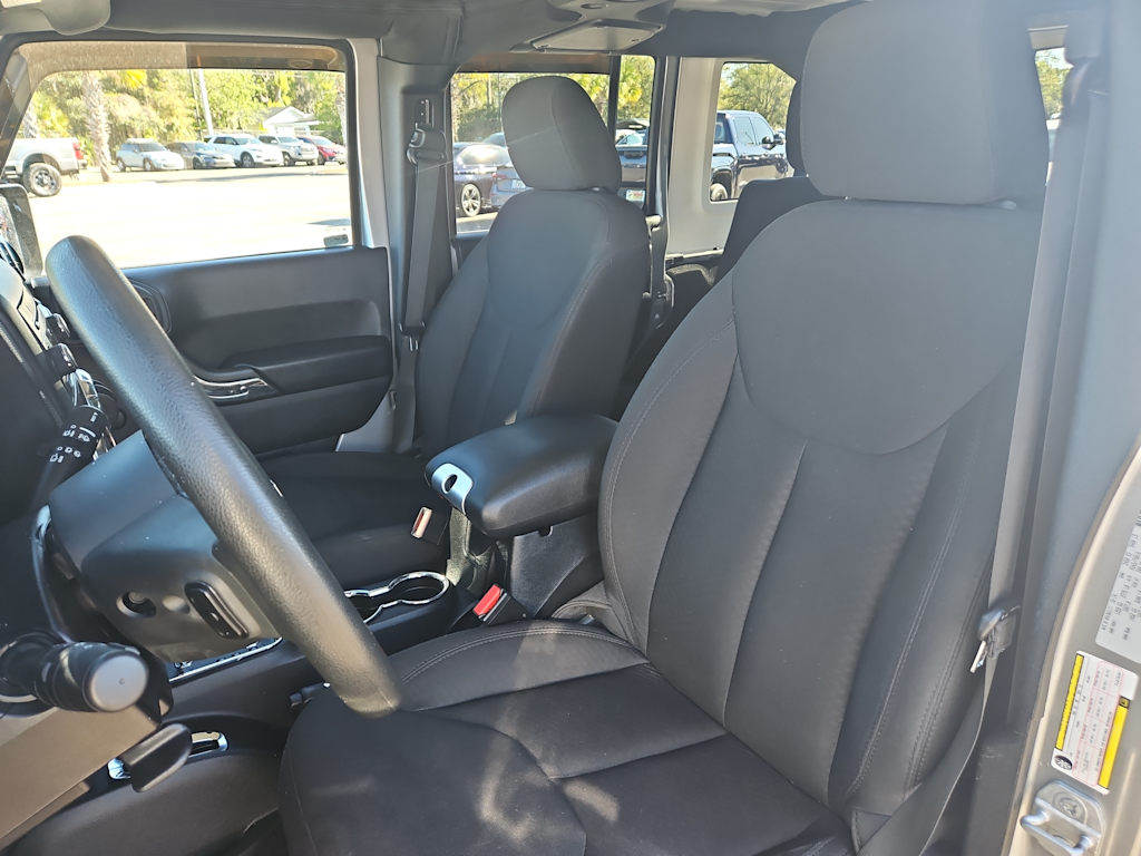 2015 Jeep Wrangler Unlimited Sport 8
