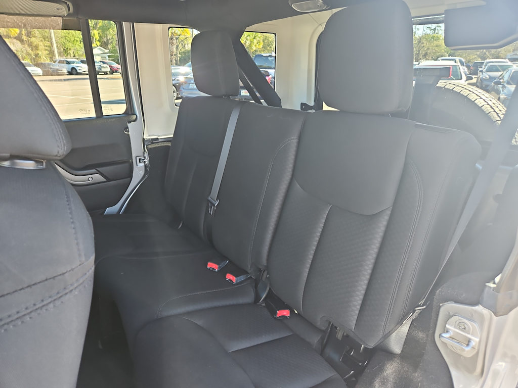 2015 Jeep Wrangler Unlimited Sport 10