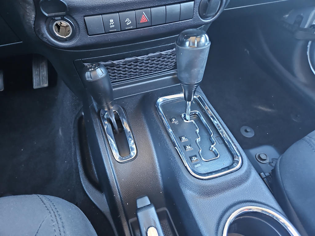 2015 Jeep Wrangler Unlimited Sport 12