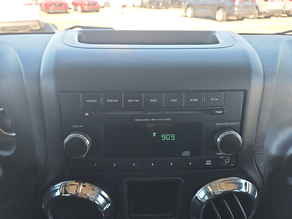 2015 Jeep Wrangler Unlimited Sport 11