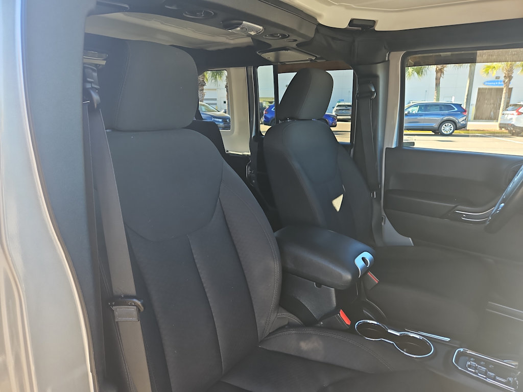 2015 Jeep Wrangler Unlimited Sport 23
