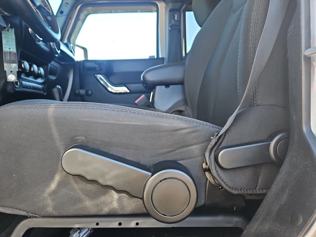 2015 Jeep Wrangler Unlimited Sport 9