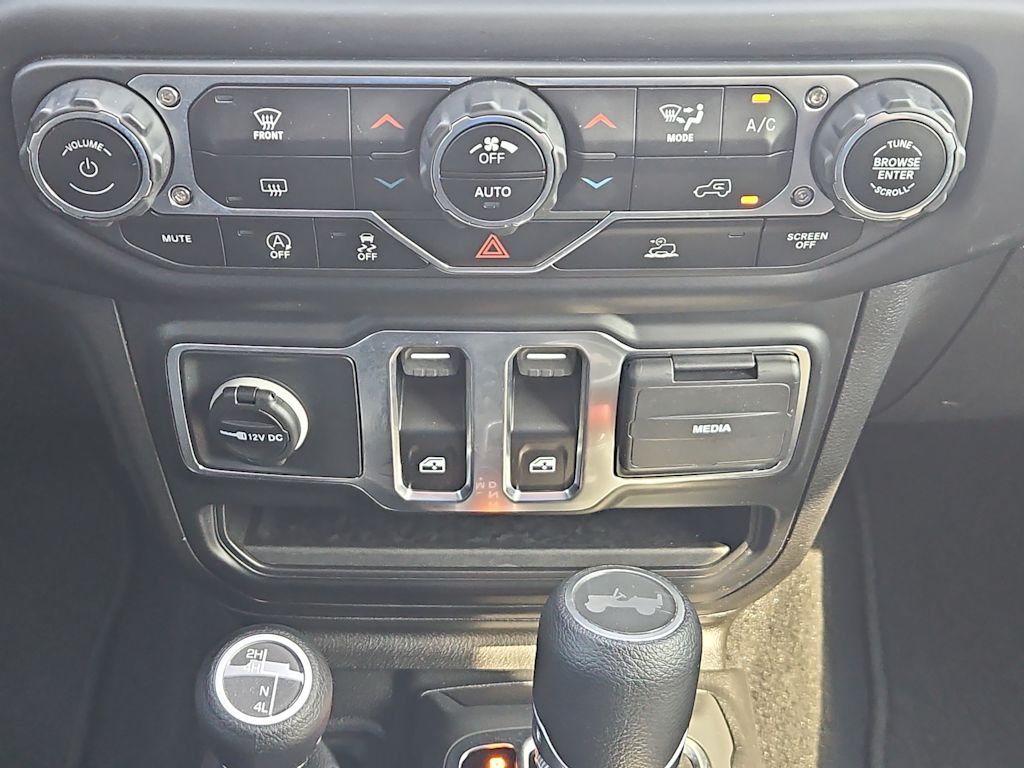 Thumbnail: 2021 Jeep Wrangler - 23