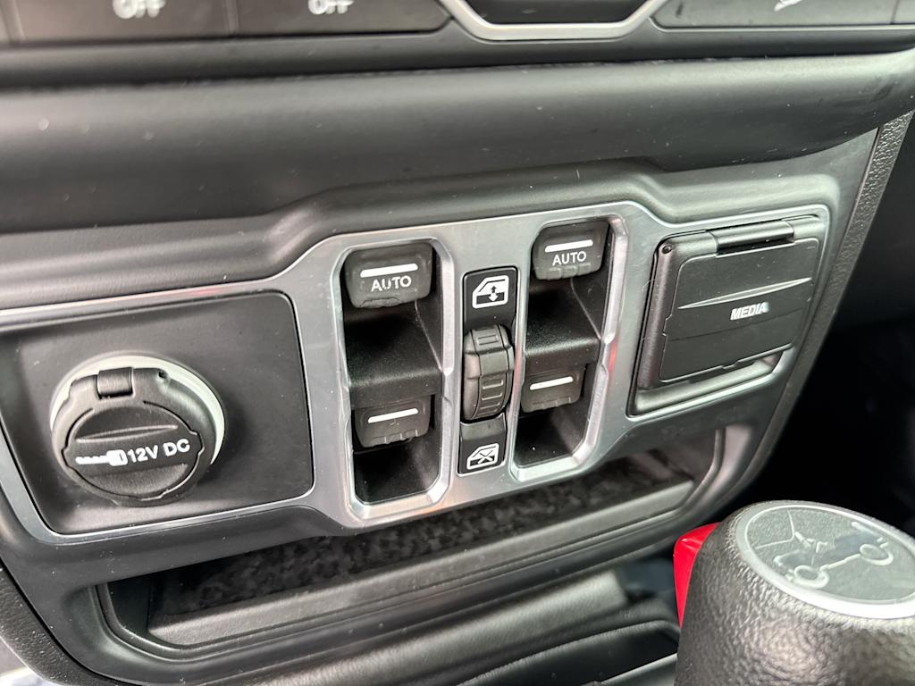 Thumbnail: 2018 Jeep Wrangler - 21