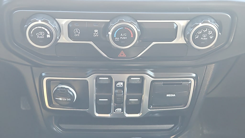 Thumbnail: 2018 Jeep Wrangler - 22