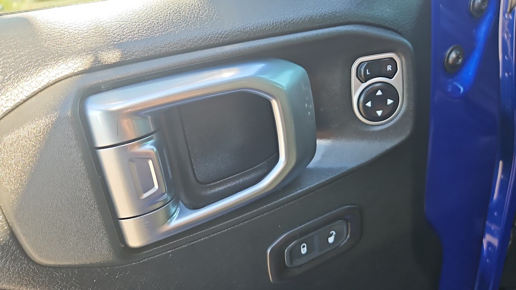 Thumbnail: 2018 Jeep Wrangler - 21