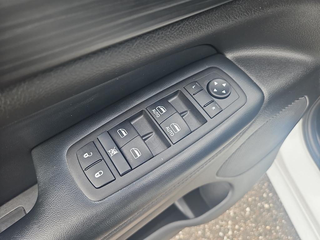 Thumbnail: 2021 Jeep Grand Cherokee - 21