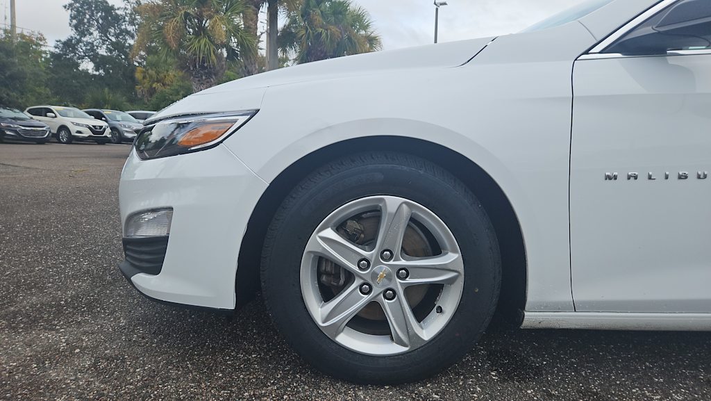 Thumbnail: 2022 Chevrolet Malibu - 6