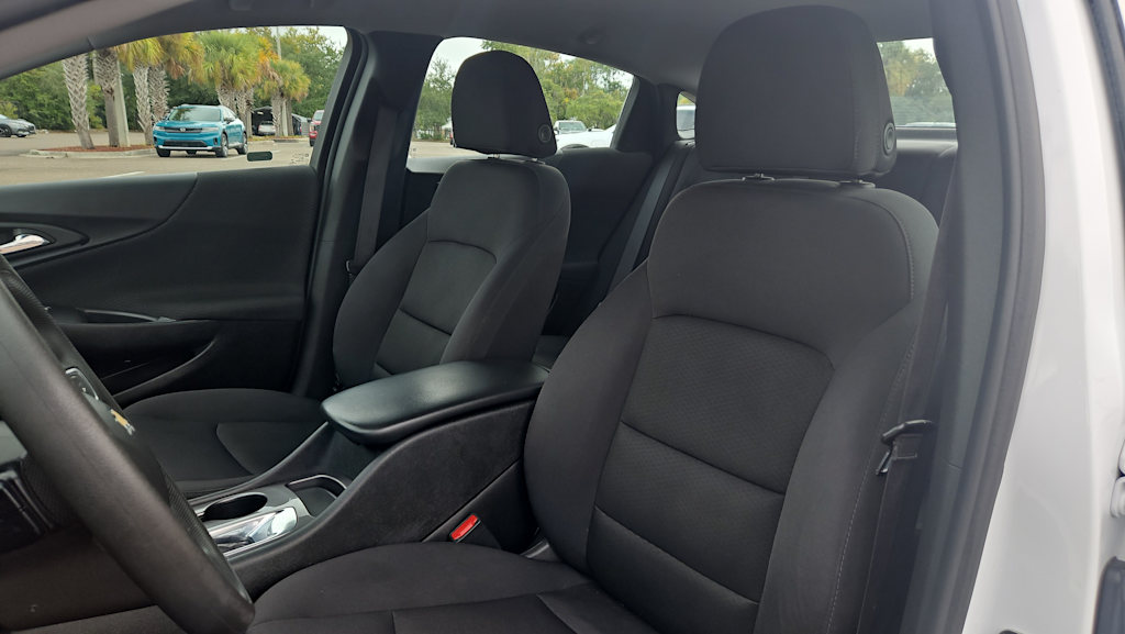 Thumbnail: 2022 Chevrolet Malibu - 9