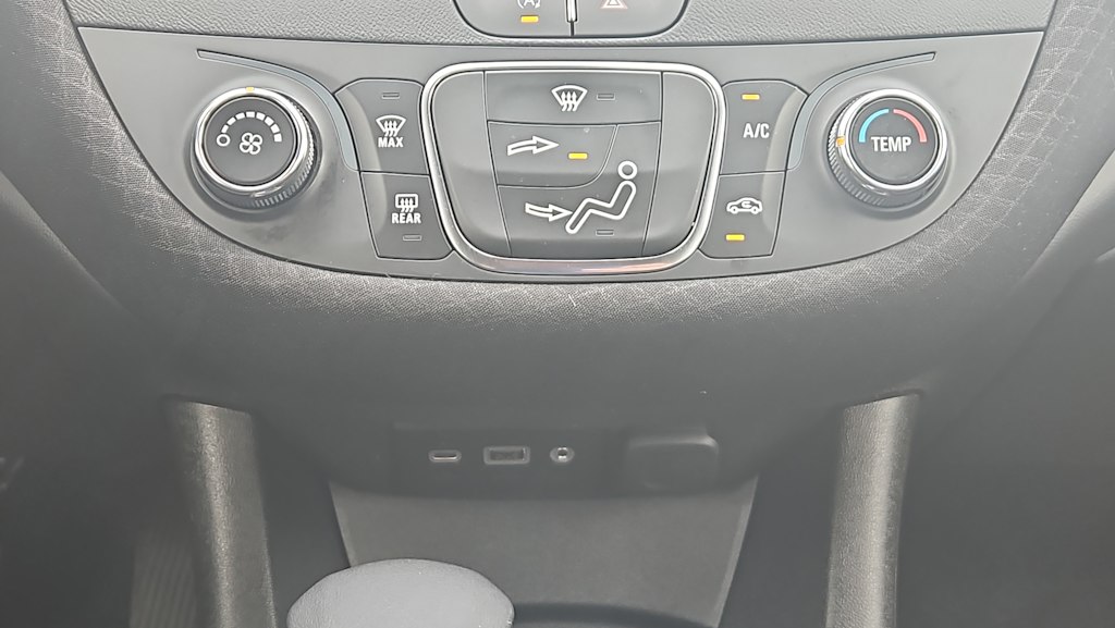 Thumbnail: 2022 Chevrolet Malibu - 23