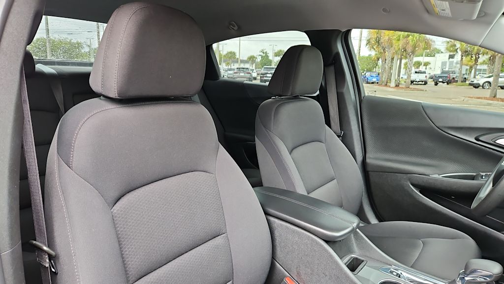 Thumbnail: 2023 Chevrolet Malibu - 9