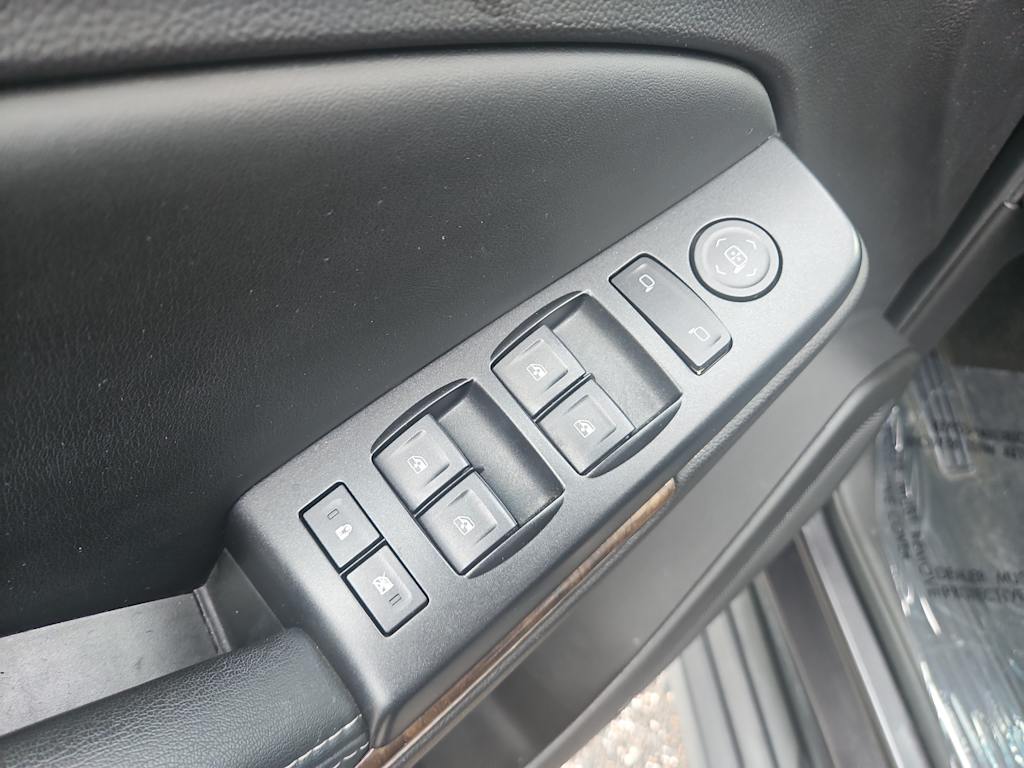 Thumbnail: 2016 Chevrolet Tahoe - 21
