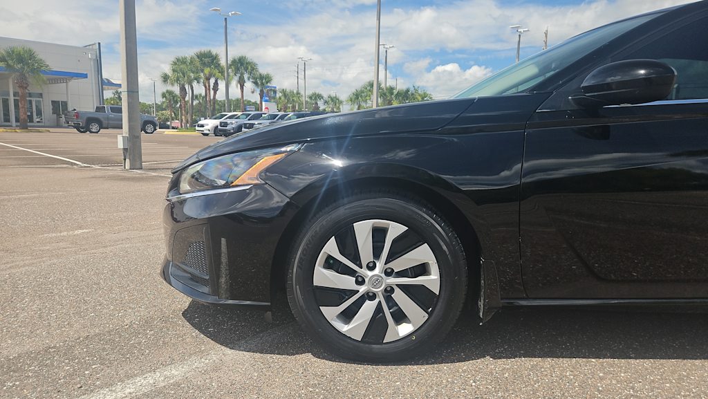 Thumbnail: 2023 Nissan Altima - 5